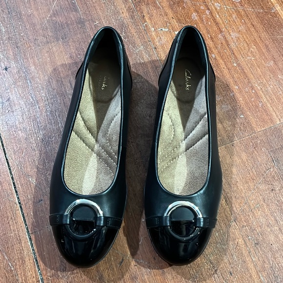 🌻3/$15🌻 Clark’s shoes - Picture 1 of 10